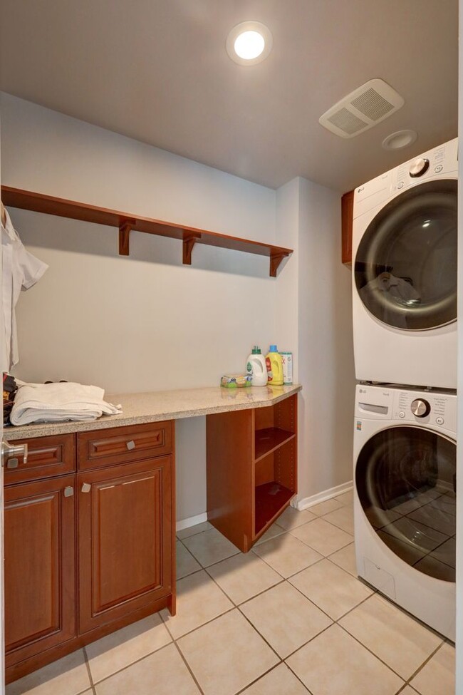 Building Photo - Where Architecture Meets Nature – Private Mercer Island Gem