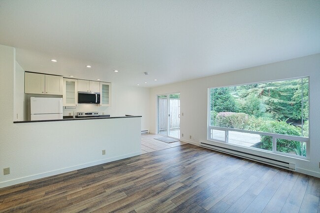 Building Photo - 2Bd/1Ba Issaquah Duplex