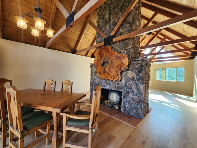 Building Photo - Country Property in Sebastopol