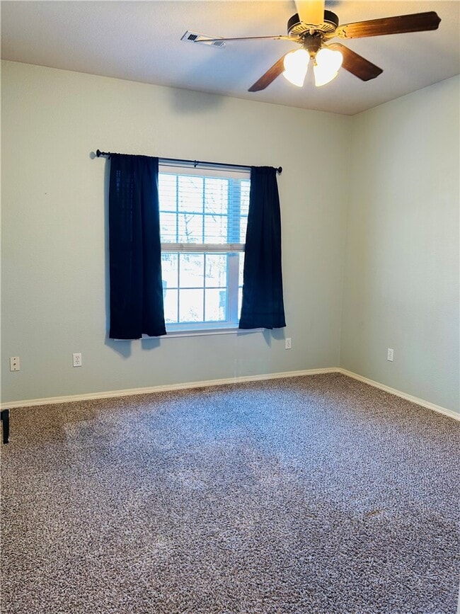 Building Photo - 15 Mills Dr