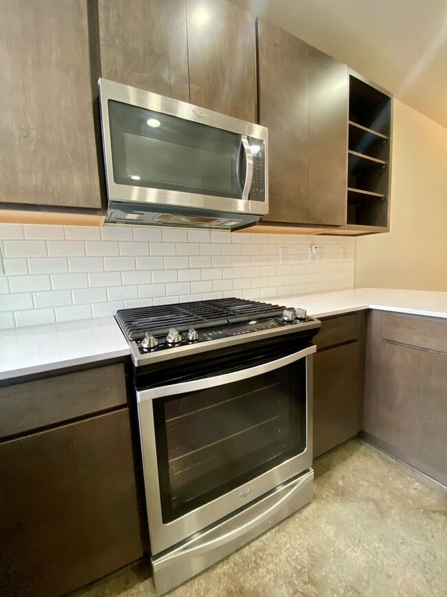 Building Photo - Beautiful Home Move in Ready Located minutes from Southtown!