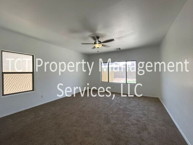 Building Photo - Large 6 Bedroom with Grass Backyard!