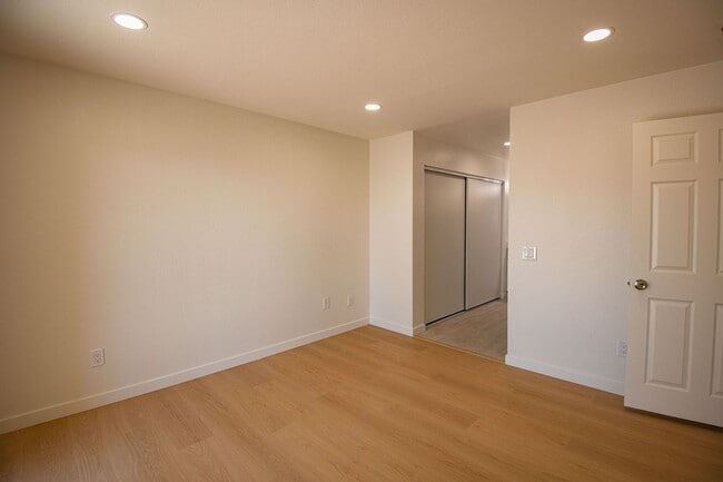 Building Photo - Newly Renovated Anaheim Hills 2 bedroom wi...