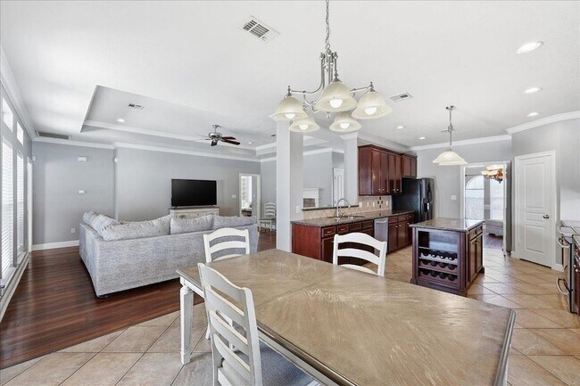 Building Photo - 2490 Amberwood Dr