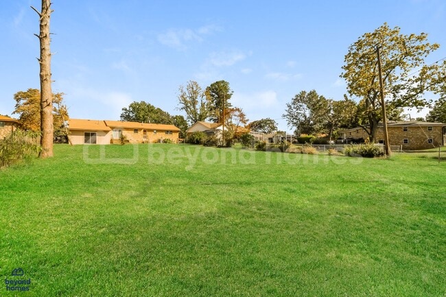 Building Photo - Beautifully updated 4 bed, 1.5 bath home with serene lakefront views!