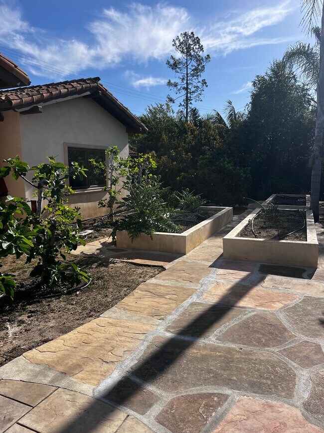 Building Photo - Montecito Property with a View and a Pool ...