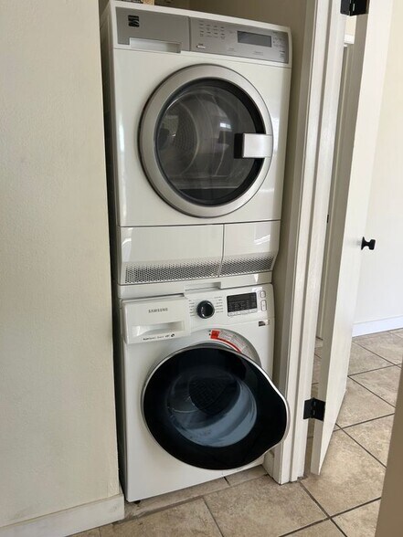 Building Photo - 1300 Saratoga Ave