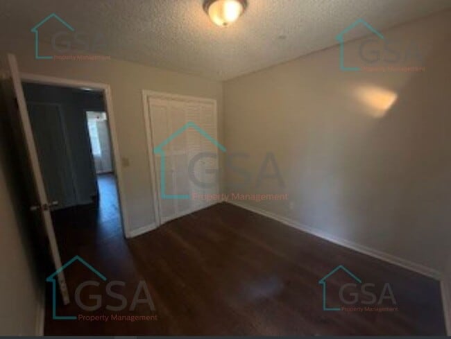Building Photo - 3 Bedroom 1.5 Bath!!!