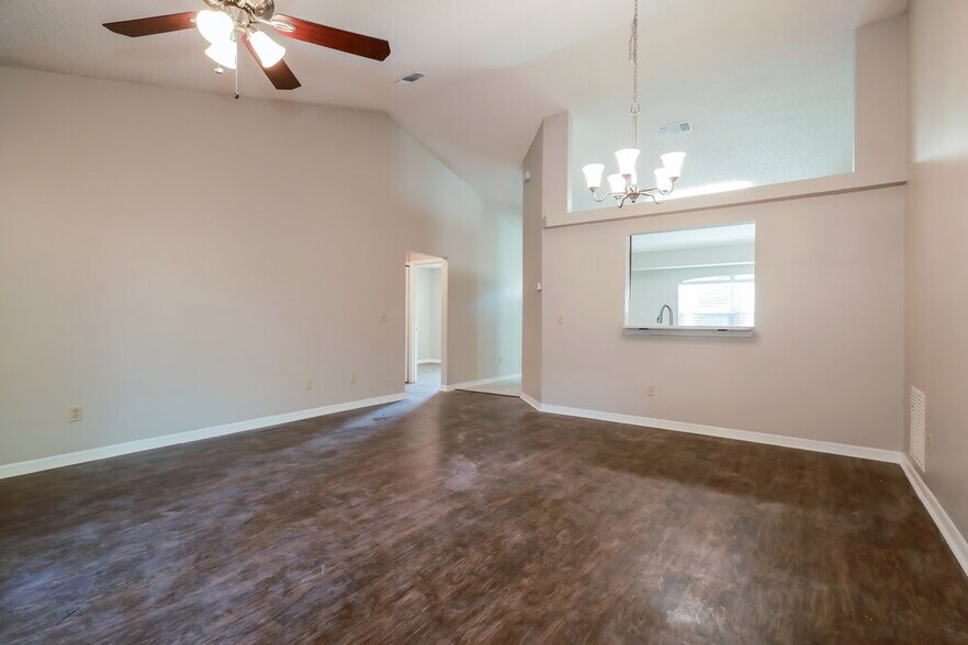 Building Photo - 8173 Pilgrims Trace Dr