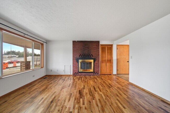 Building Photo - 4216/4218 6th Ave NE Lacey, WA 98516