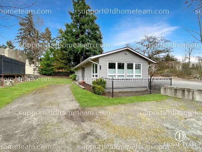 Building Photo - "Charming 1-Bed Waterfront Retreat with Scenic Lake Views & Pool in Kirkland!"