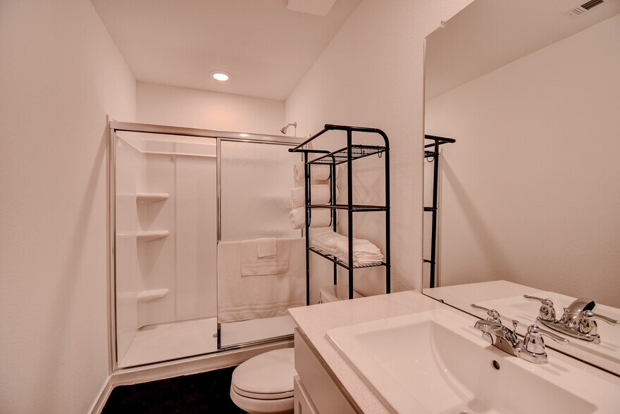 ensuite shower - 410 Emma St
