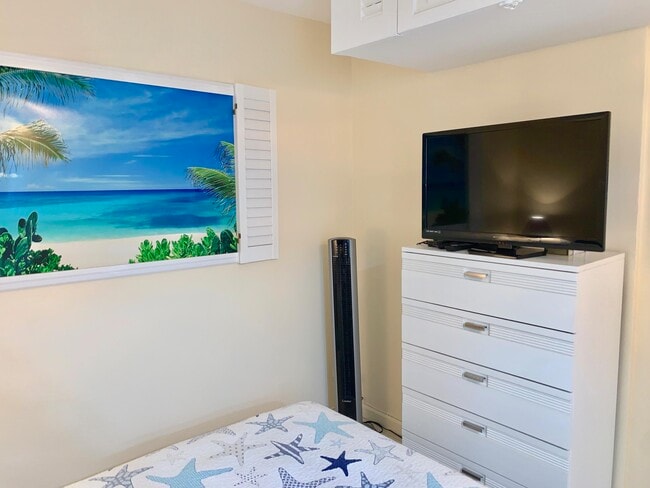 Building Photo - 145 S Ocean Ave