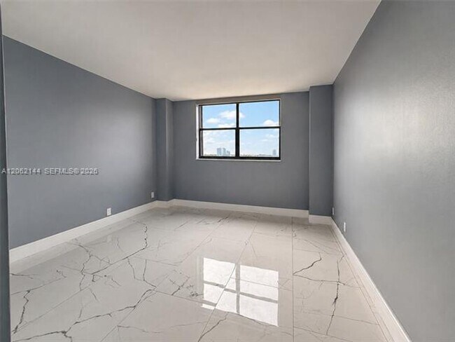 Building Photo - 290 174th St