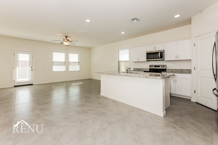 Building Photo - 35621 W San Capistrano Ave