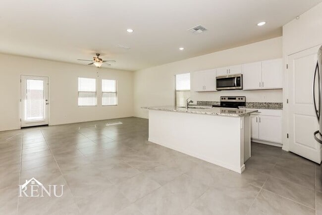 Building Photo - 35621 W San Capistrano Ave