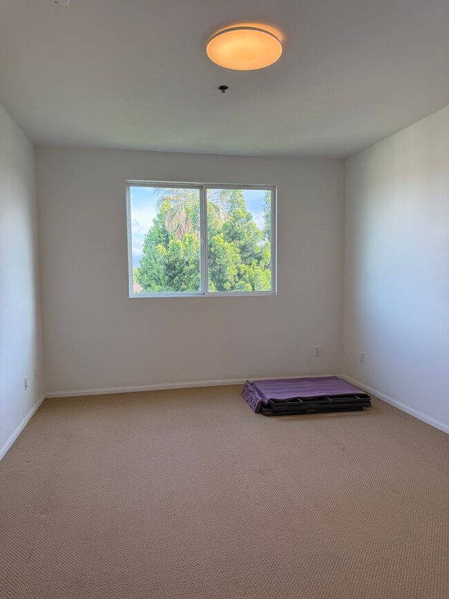 Building Photo - 2Bed - 2Bath Home