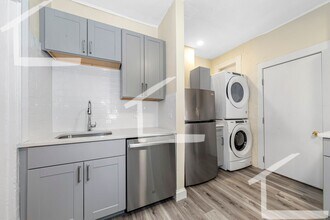 Building Photo - 9/1 Fully renovated 3BR in Oak Sq, w/d in unit!
