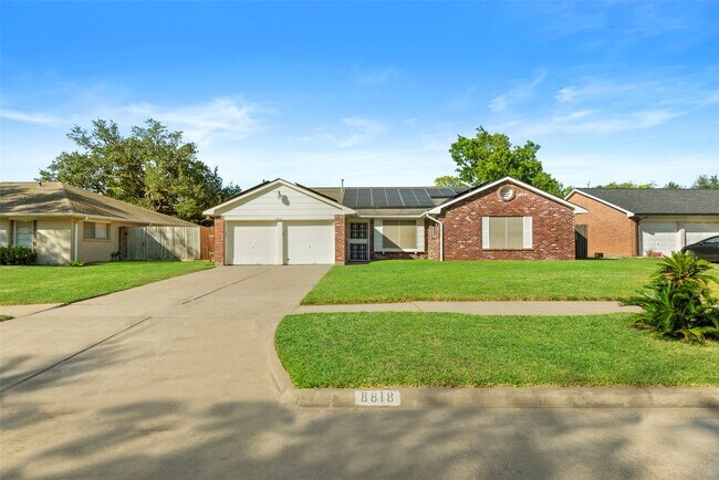 Building Photo - 8818 Edgemoor Dr