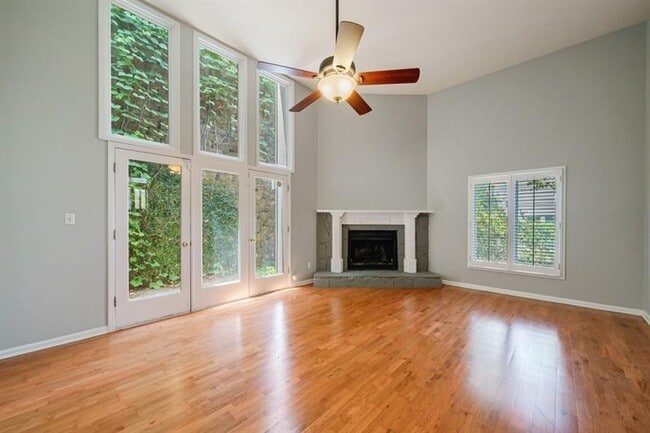 Building Photo - 4010 Roswell Rd NE