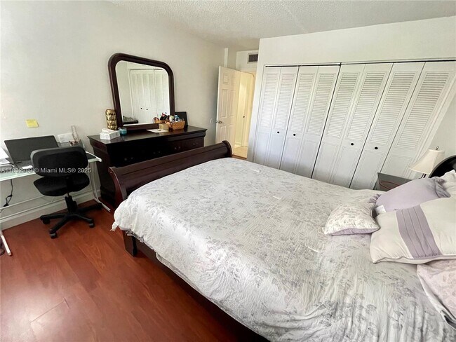 Building Photo - 6861 SW 147th Ave