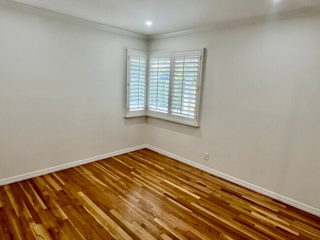 Building Photo - 6666 Sedan Ave