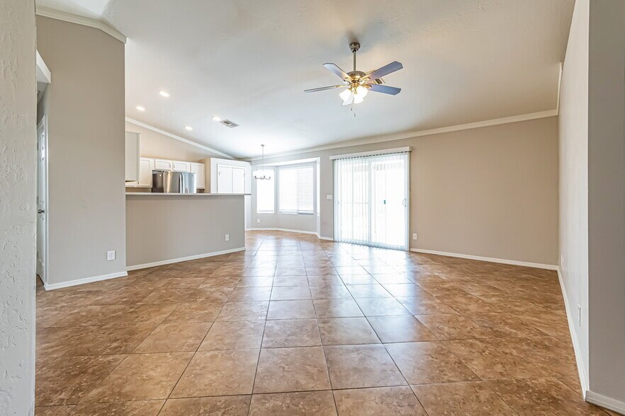 Building Photo - 986 S Wanda Dr