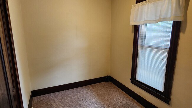 Building Photo - 125-125 1/2 N 2nd St