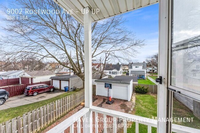 Building Photo - 9002 Rosewood Ave