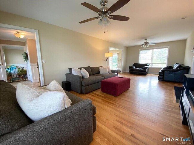 Building Photo - 47 Pineridge Dr