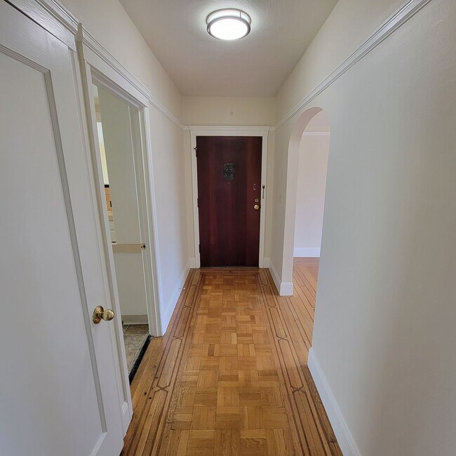 Building Photo - 950 Fremont St