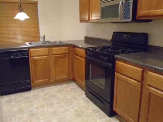 Building Photo - 70 Camden Way