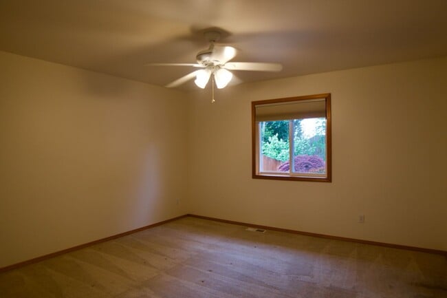 Building Photo - Cozy and Charming 3 Bedroom in Lynnwood!