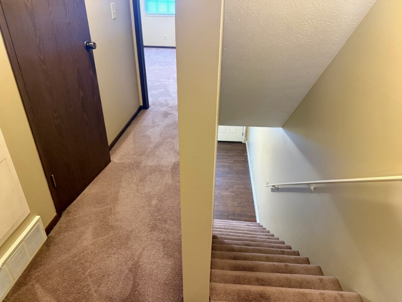 Building Photo - 1616 Spring Valley Dr