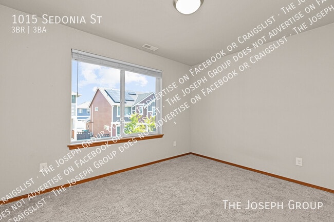 Building Photo - 1015 Sedonia St