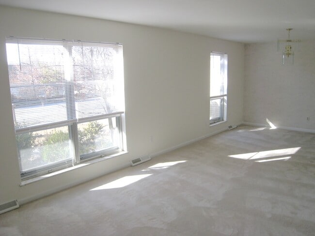 Living Room - 320 Holloway Road