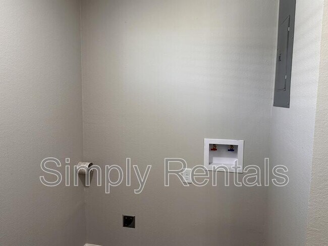 Building Photo - 11015 I-30 Frontage Rd