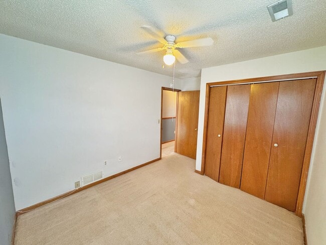 Building Photo - Comfortable Living