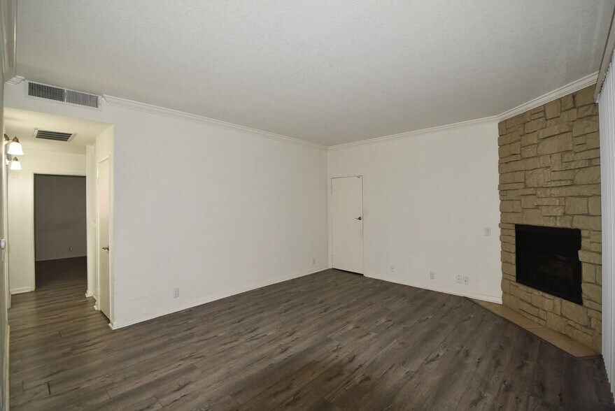 Building Photo - 11107 La Maida St