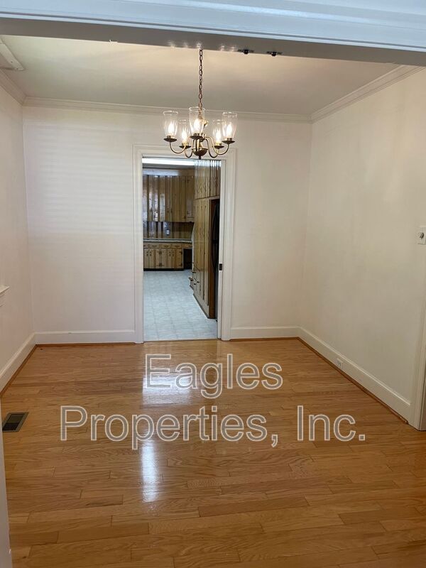 Building Photo - 300 S Andrews Ave
