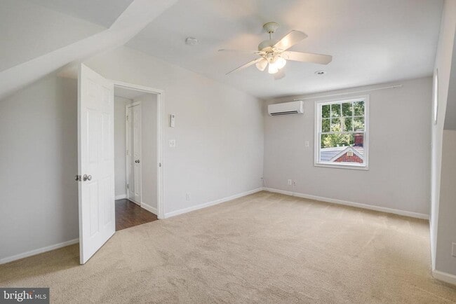 Building Photo - 740 Upland Pl
