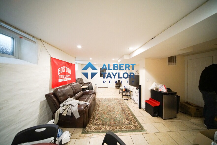 Building Photo - 8 Sawyer Ter