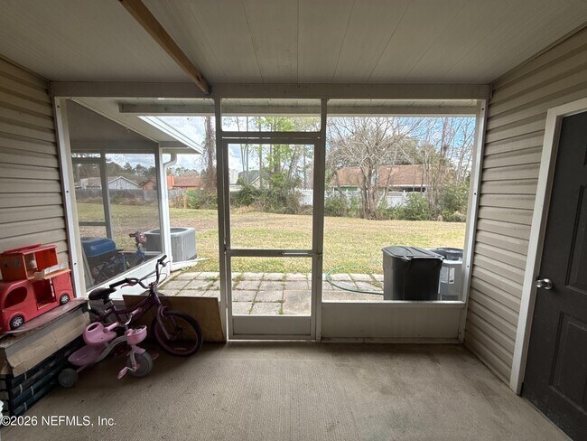 Building Photo - 1819 Lago Del Sur Drive