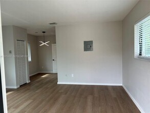 Building Photo - 1280 NE 105th St