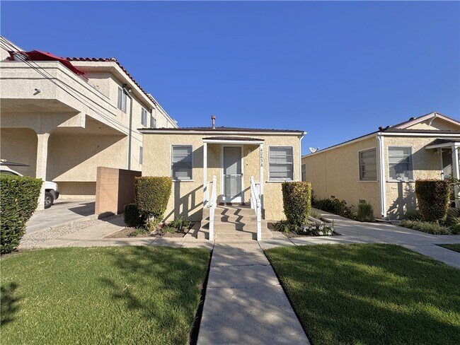Primary Photo - 4263 W Broadway