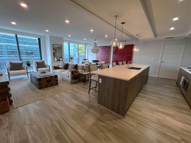 Building Photo - 801 S Miami Ave