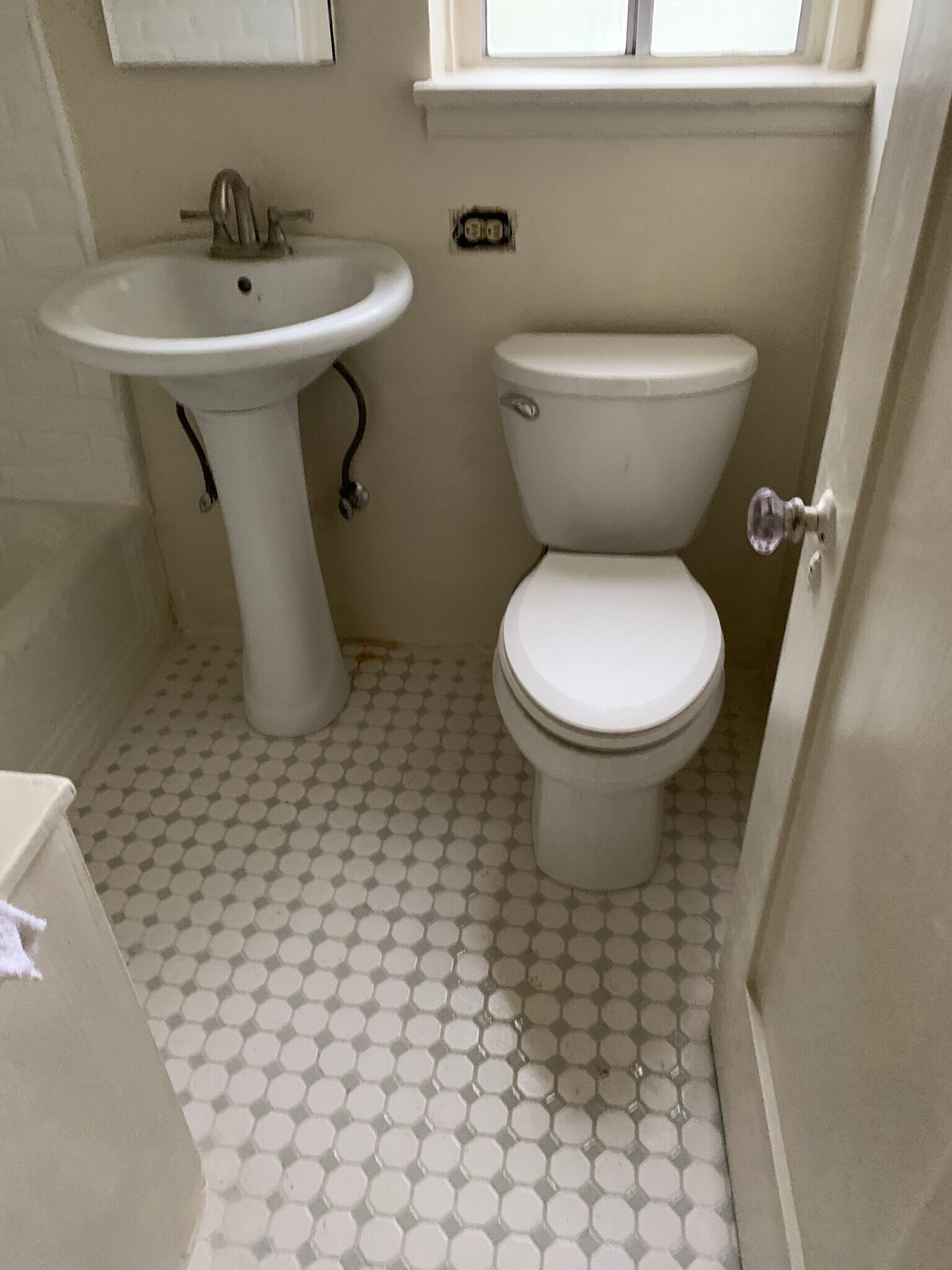 Full Bathroom With New Custom Tile Floors - 824 1/2 S Curson Ave