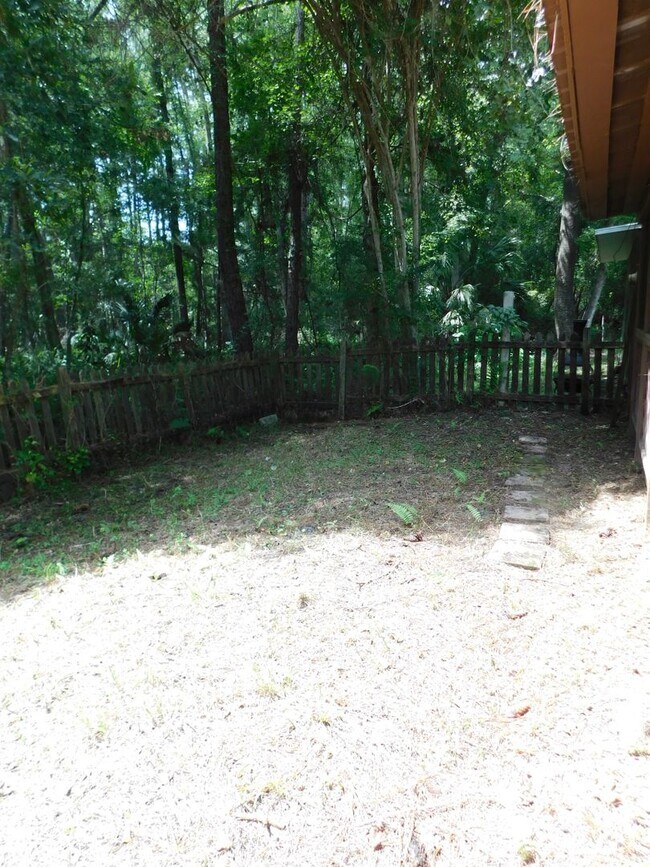 Building Photo - Great 3/2 in Ironwood Golf Course Village!