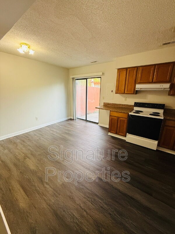 Building Photo - 1006 Coastaway Dr