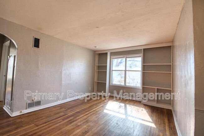 Building Photo - 4600 N Hamilton Dr